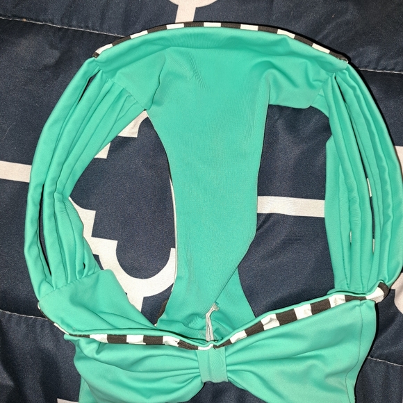 Bathingsuit - Picture 3 of 3